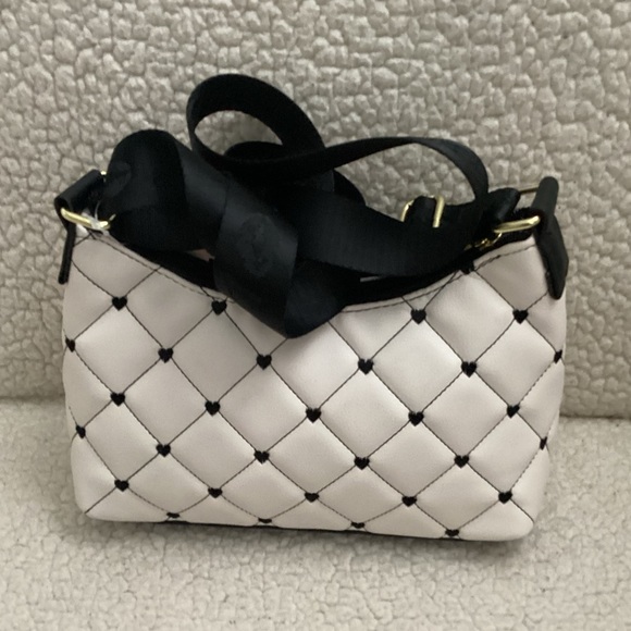 Betsey Johnson, White/Black LBLOLA Crossbody, NWT - Picture 3 of 9